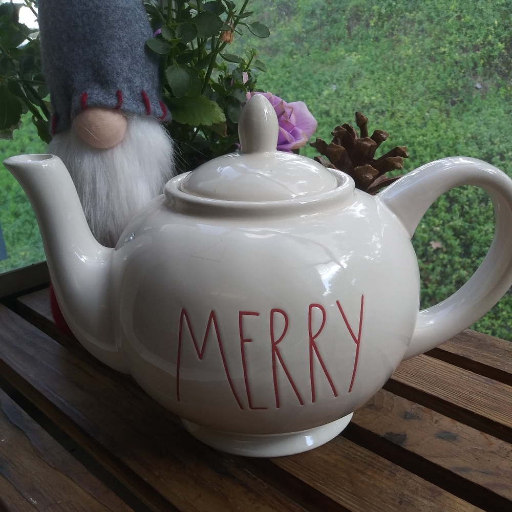 New 2019 Htf Rae Dunn Christmas collection Teapot